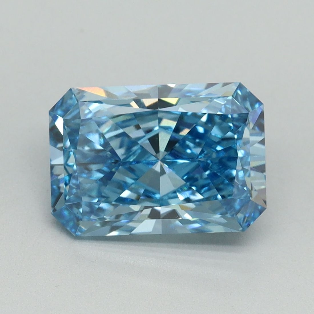Loose Diamond - RADIANT 2.83ct Fancy Vivid Blue VS1: Loose Diamond - RADIANT 2.83ct Fancy Vivid Blue VS1 Source: This is a real non-mined Diamond that has been grown in a lab Shape: RADIANT Carats: 2.83 Color: Fancy Vivid Blue Certification: IGI Video: