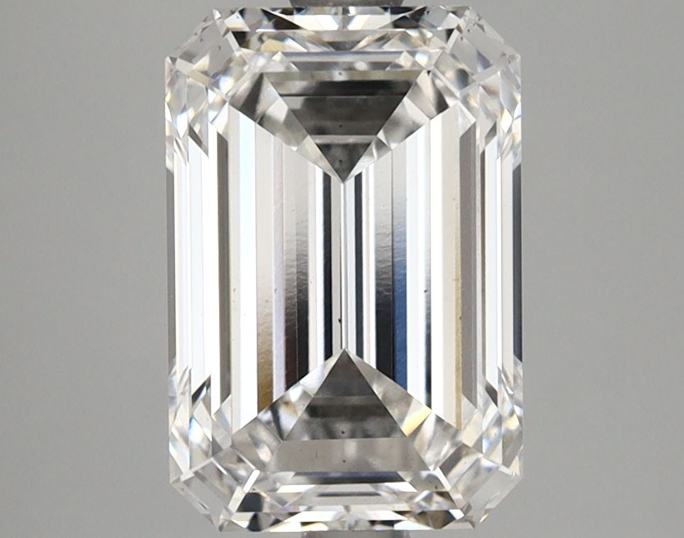 Loose Diamond - EMERALD 3.15ct E SI1: Loose Diamond - EMERALD 3.15ct E SI1 Source: This is a real non-mined Diamond that has been grown in a lab Shape: EMERALD Carats: 3.15 Color: E Clarity: SI1 Certification: GIA Video:
