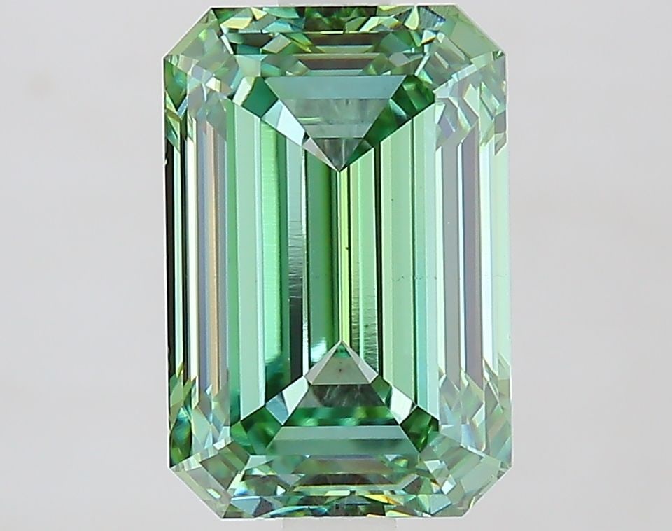 Loose Diamond - EMERALD 3.1ct Fancy Vivid Green VS1: Loose Diamond - EMERALD 3.1ct Fancy Vivid Green VS1 Source: This is a real non-mined Diamond that has been grown in a lab Shape: EMERALD Carats: 3.1 Color: Fancy Vivid Green Certification: IGI Video: