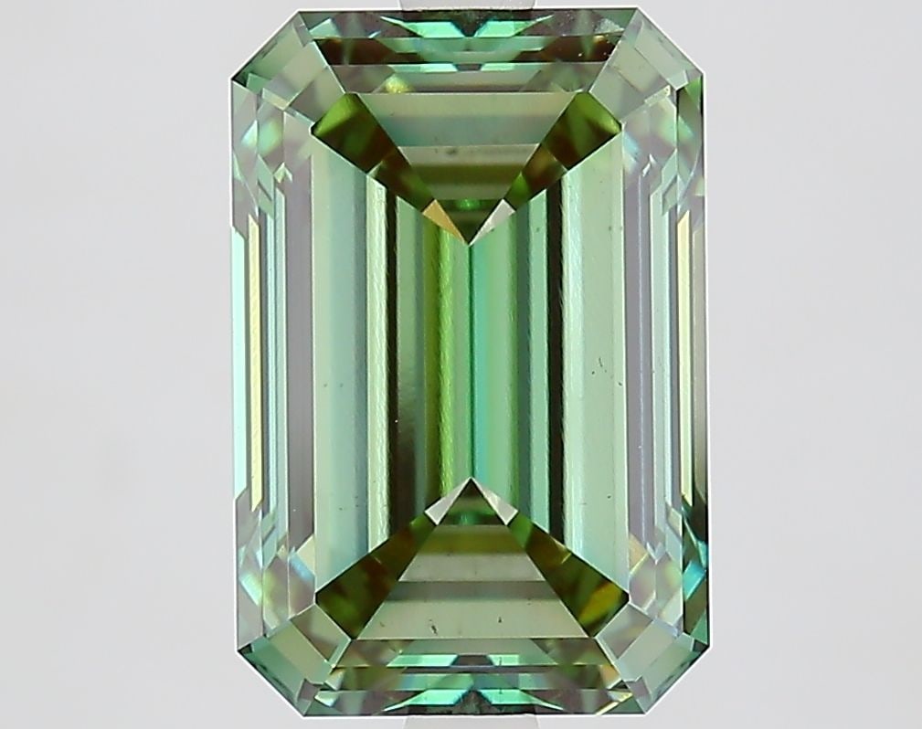Loose Diamond - EMERALD 4.71ct Fancy Vivid Green VS1: Loose Diamond - EMERALD 4.71ct Fancy Vivid Green VS1 Source: This is a real non-mined Diamond that has been grown in a lab Shape: EMERALD Carats: 4.71 Color: Fancy Vivid Green Certification: IGI Video