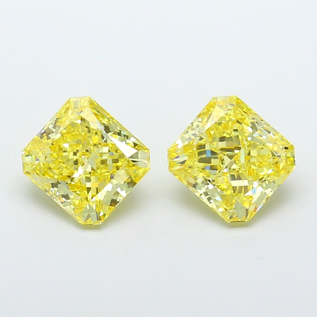 Loose Diamond - RADIANT 4.04ct Fancy Intense Yellow VS2: Loose Diamond - RADIANT 4.04ct Fancy Intense Yellow VS2 Source: This is a real non-mined Diamond that has been grown in a lab Shape: RADIANT Carats: 4.04 Color: Fancy Intense Yellow Certification: IGI