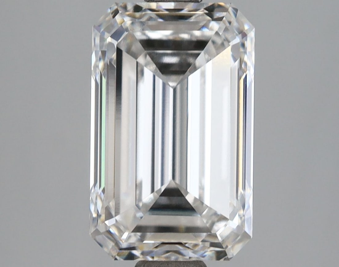 Loose Diamond - EMERALD 3.44ct D VVS1: Loose Diamond - EMERALD 3.44ct D VVS1 Source: This is a real non-mined Diamond that has been grown in a lab Shape: EMERALD Carats: 3.44 Color: D Clarity: VVS1 Certification: IGI Video: