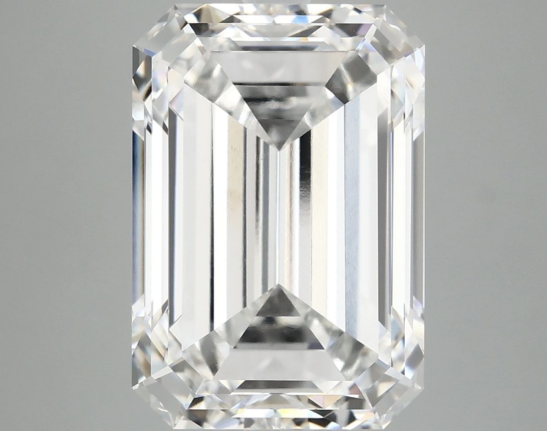 Loose Diamond - EMERALD 8.3ct E VVS2: Loose Diamond - EMERALD 8.3ct E VVS2 Source: This is a real non-mined Diamond that has been grown in a lab Shape: EMERALD Carats: 8.3 Color: E Clarity: VVS2 Certification: IGI Video: