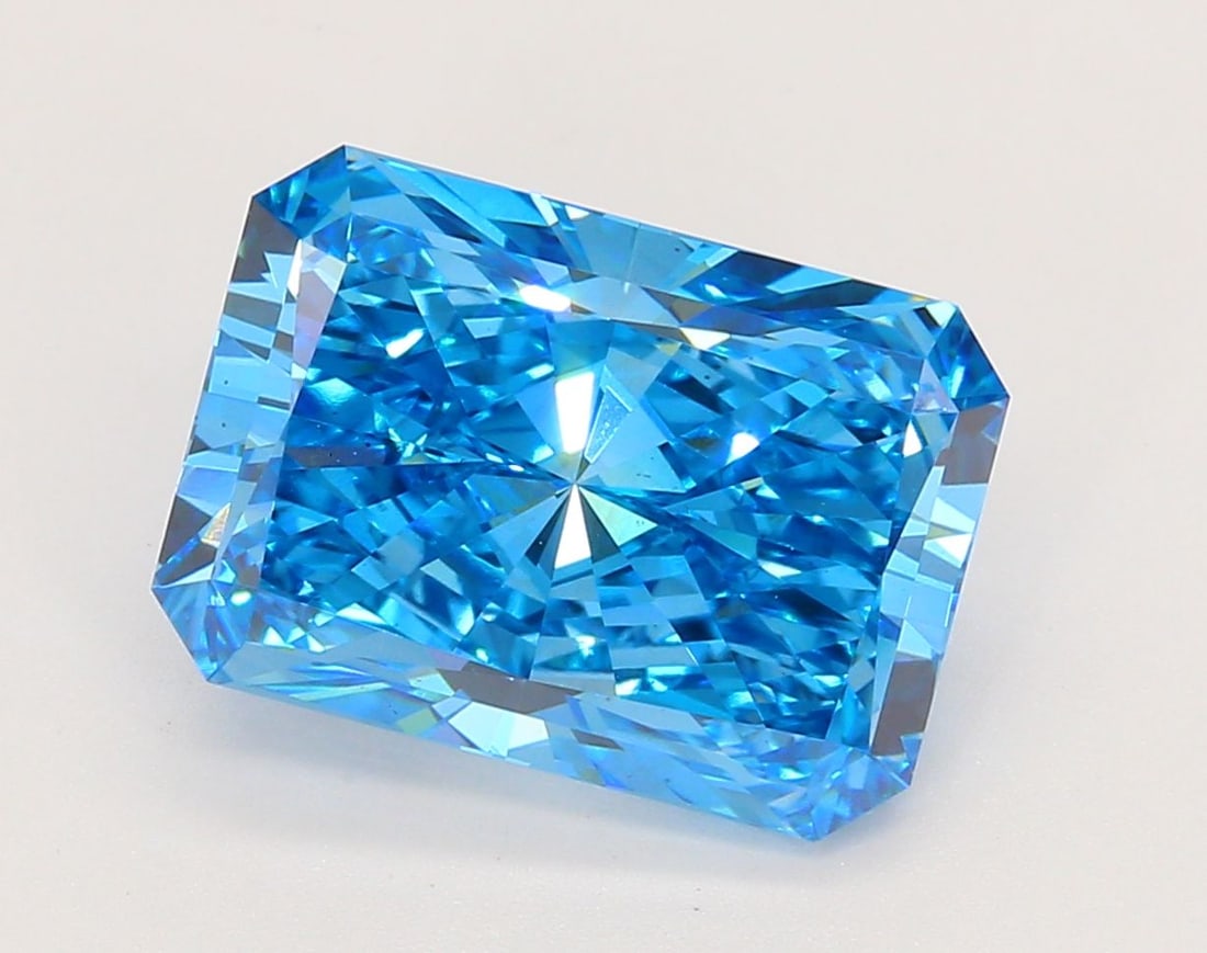 Loose Diamond - RADIANT 5.51ct Fancy Vivid Blue VS2: Loose Diamond - RADIANT 5.51ct Fancy Vivid Blue VS2 Source: This is a real non-mined Diamond that has been grown in a lab Shape: RADIANT Carats: 5.51 Color: Fancy Vivid Blue Certification: IGI Video: