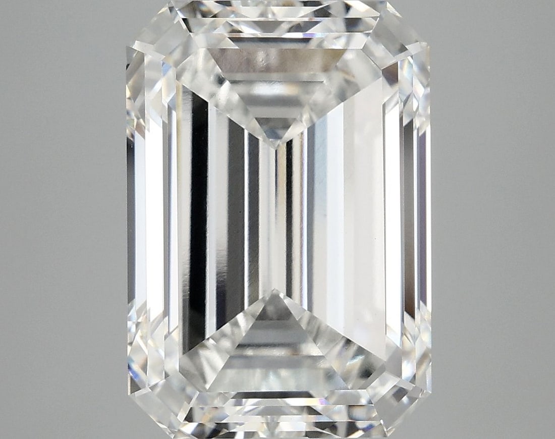 Loose Diamond - EMERALD 8.2ct F VVS2: Loose Diamond - EMERALD 8.2ct F VVS2 Source: This is a real non-mined Diamond that has been grown in a lab Shape: EMERALD Carats: 8.2 Color: F Clarity: VVS2 Certification: IGI Video: