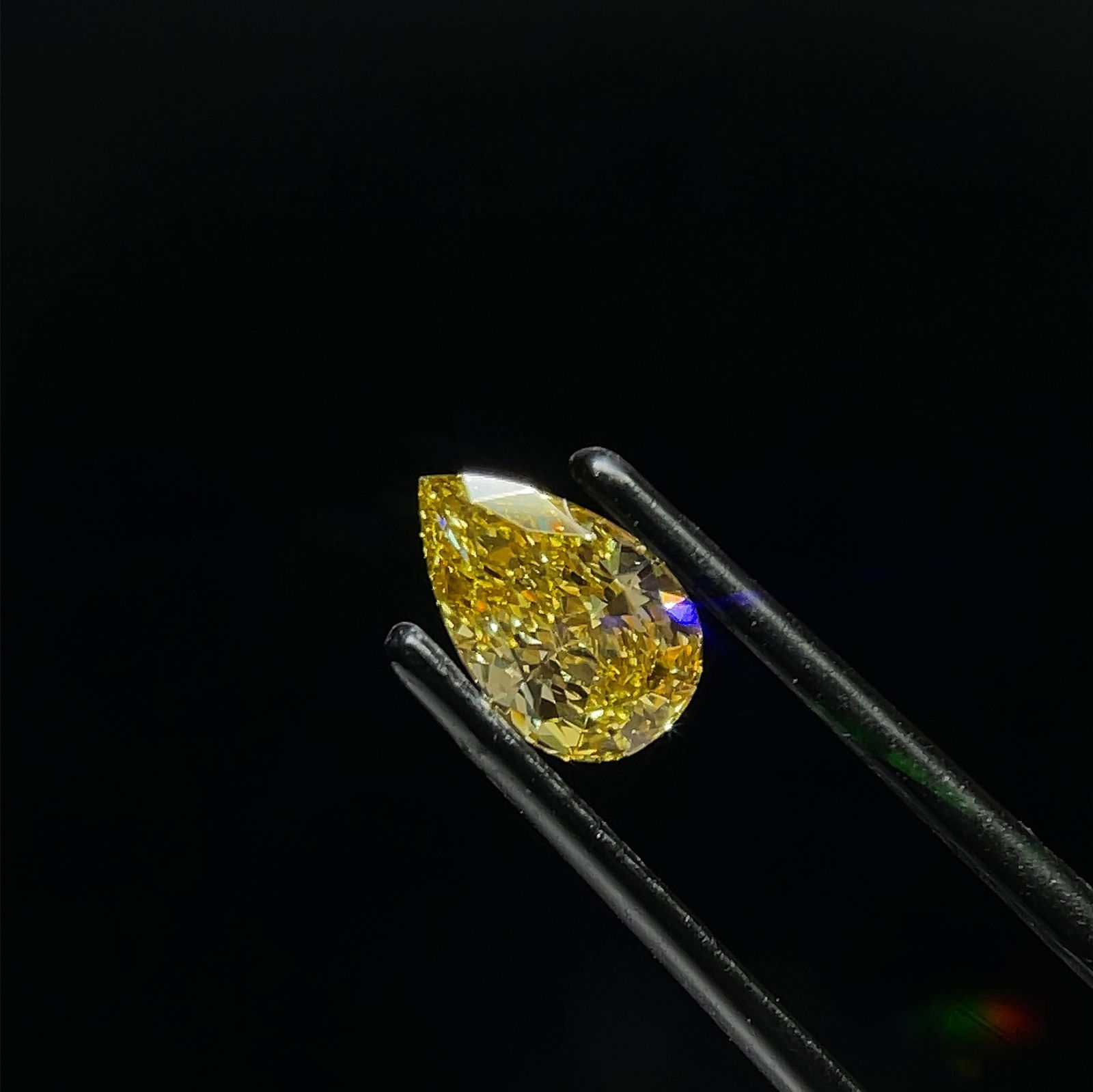 Loose Diamond - PEAR 0.85ct Fancy Intense Yellow VVS2: Loose Diamond - PEAR 0.85ct Fancy Intense Yellow VVS2 Source: This is a real non-mined Diamond that has been grown in a lab Shape: PEAR Carats: 0.85 Color: Fancy Intense Yellow Certification: IGI