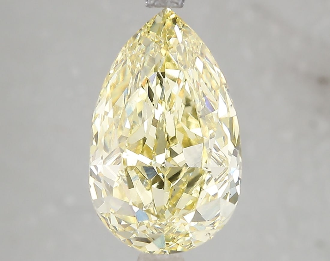 Loose Diamond - PEAR 5.03ct Fancy Vivid Yellow VS2: Loose Diamond - PEAR 5.03ct Fancy Vivid Yellow VS2 Source: This is a real non-mined Diamond that has been grown in a lab Shape: PEAR Carats: 5.03 Color: Fancy Vivid Yellow Certification: IGI Video: