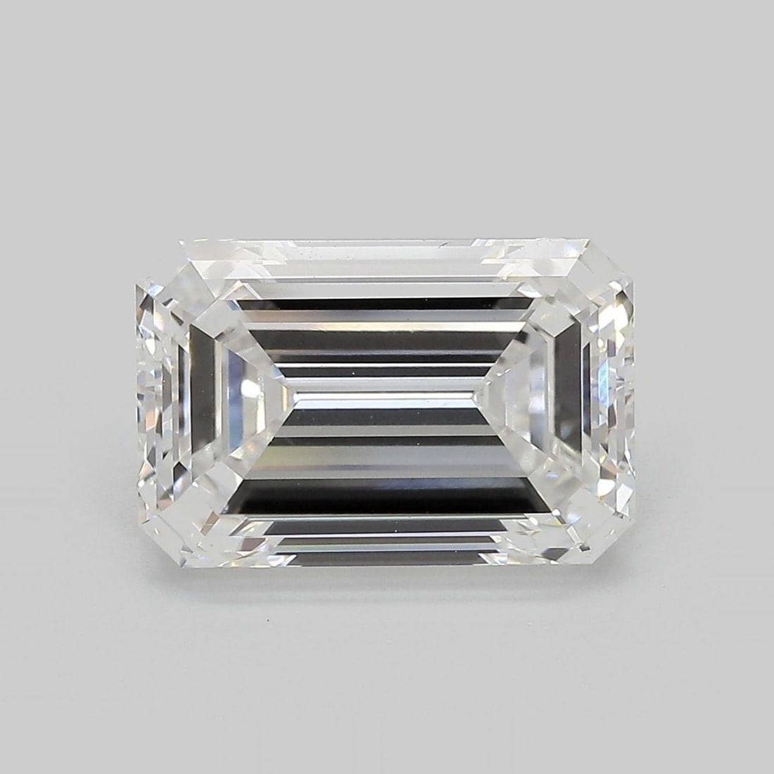 Loose Diamond - EMERALD 5.24ct E VS1: Loose Diamond - EMERALD 5.24ct E VS1 Source: This is a real non-mined Diamond that has been grown in a lab Shape: EMERALD Carats: 5.24 Color: E Clarity: VS1 Certification: IGI Video: