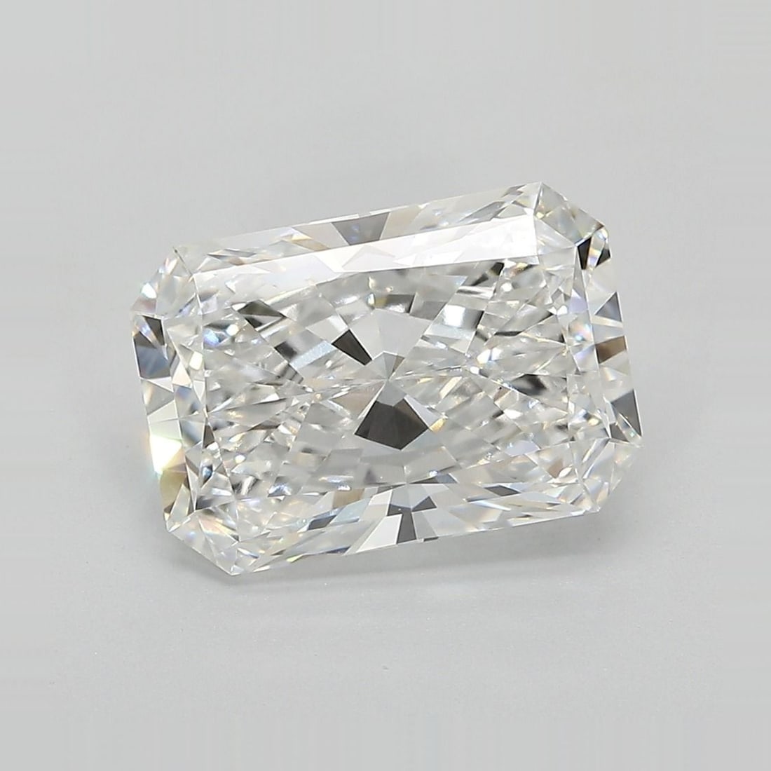 Loose Diamond - RADIANT 4.21ct E VS1: Loose Diamond - RADIANT 4.21ct E VS1 Source: This is a real non-mined Diamond that has been grown in a lab Shape: RADIANT Carats: 4.21 Color: E Clarity: VS1 Certification: IGI Video: