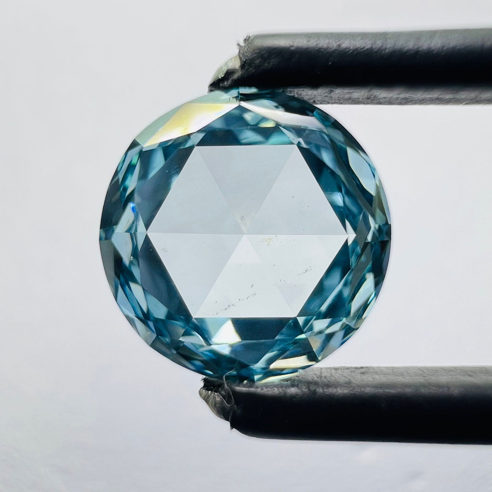 Loose Diamond - ROSE 1.13ct Blue VS2: Loose Diamond - ROSE 1.13ct Blue VS2 Source: This is a real non-mined Diamond that has been grown in a lab Shape: ROSE Carats: 1.13 Color: Blue Certification: NONE The Diamond Depot Guarantee: All ite