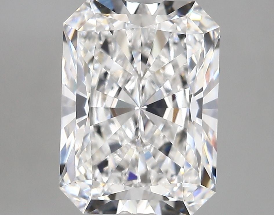 Loose Diamond - RADIANT 3.67ct D VVS2: Loose Diamond - RADIANT 3.67ct D VVS2 Source: This is a real non-mined Diamond that has been grown in a lab Shape: RADIANT Carats: 3.67 Color: D Clarity: VVS2 Certification: IGI Video: