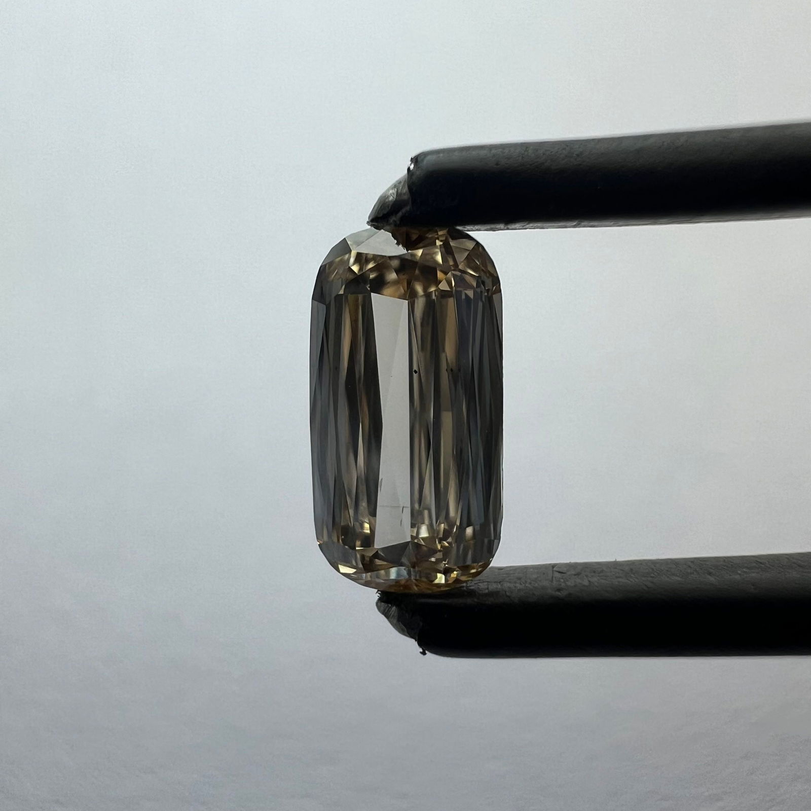 Loose Diamond - CUSHION BRILLIANT 0.68ct Orange VS2: Loose Diamond - CUSHION BRILLIANT 0.68ct Orange VS2 Source: This is a real non-mined Diamond that has been grown in a lab Shape: CUSHION BRILLIANT Carats: 0.68 Color: Orange Certification: NONE The Di