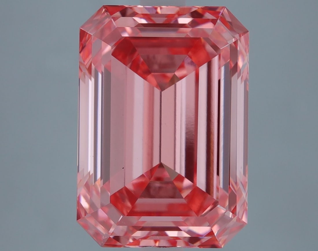 Loose Diamond - EMERALD 4.71ct Fancy Vivid Pink VS2: Loose Diamond - EMERALD 4.71ct Fancy Vivid Pink VS2 Source: This is a real non-mined Diamond that has been grown in a lab Shape: EMERALD Carats: 4.71 Color: Fancy Vivid Pink Certification: IGI Video: