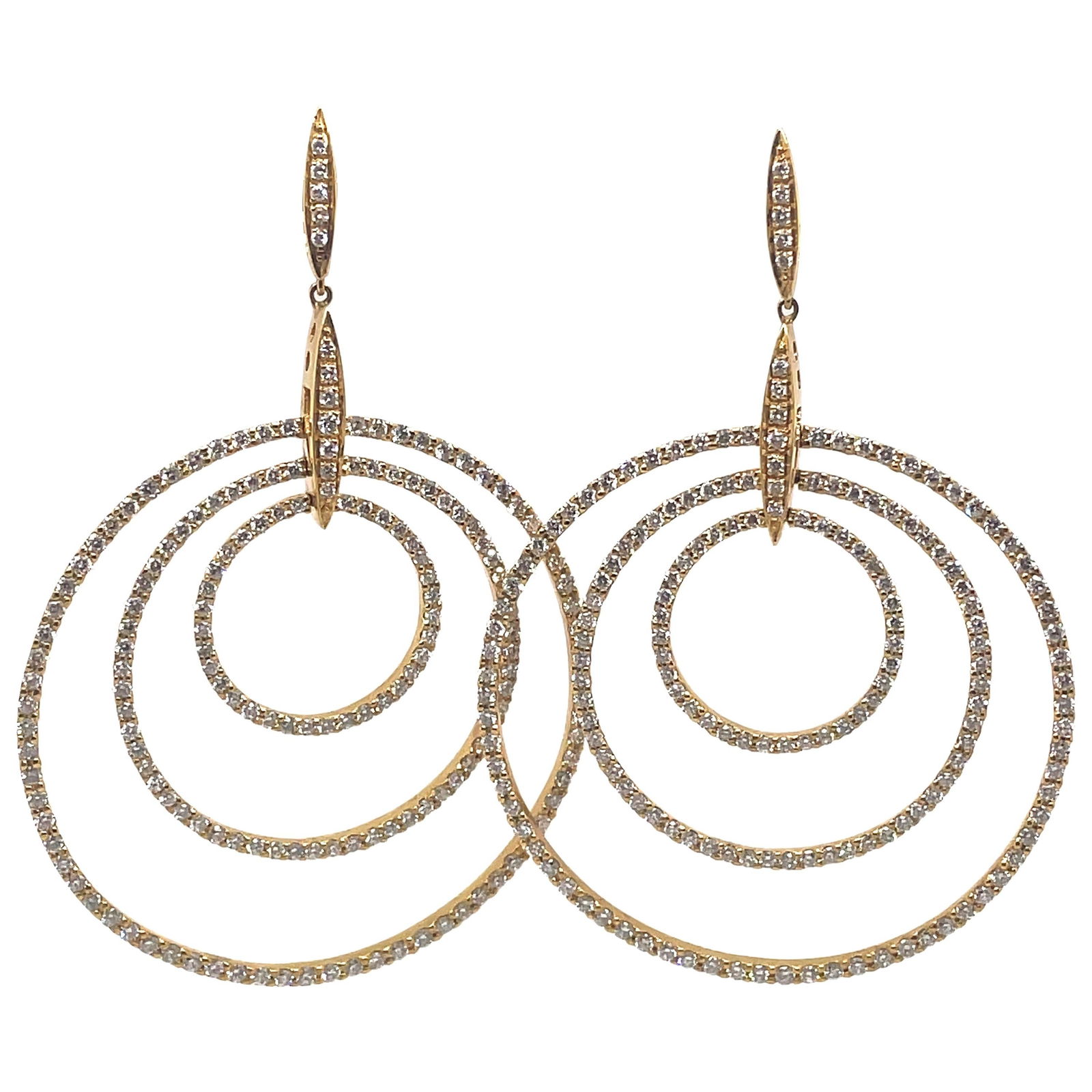 350 Stone 5.32ct Round Diamond Chandelier Earrings in 18k Yellow Gold: 350 Stone 5.32ct Round Diamond Chandelier Earrings in 18k Yellow Gold Experience elegance with these stunning chandelier earrings featuring 350 round brilliant diamonds, totaling 5.32 carats. Crafted