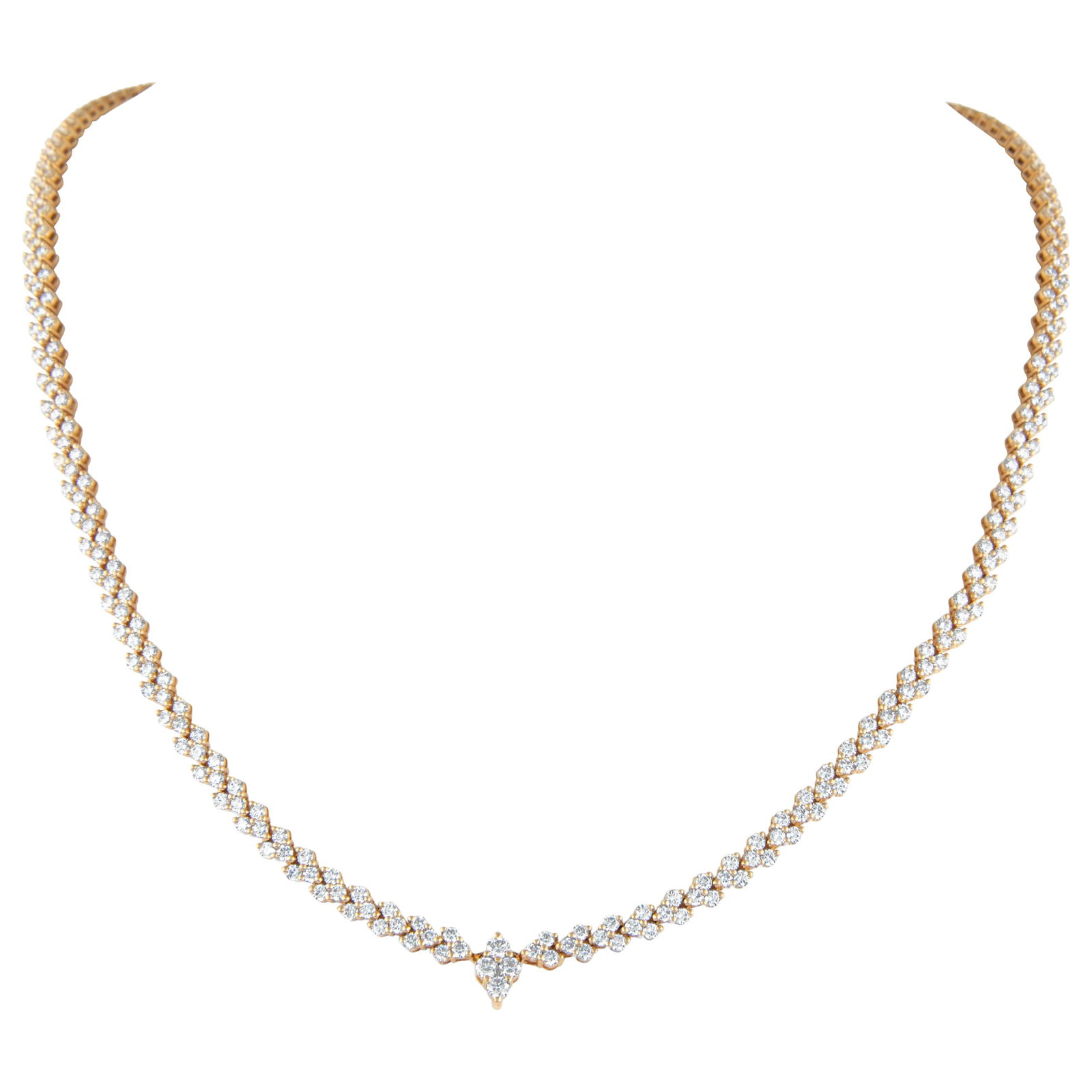 7.79ct Diamond Pendant Necklace in 18k Rose Gold: 7.79ct Diamond Pendant Necklace in 18k Rose Gold This exquisite diamond necklace features a stunning pendant latch hook at the center, crafted with 385 round brilliant diamonds totaling 7.79 carats. T