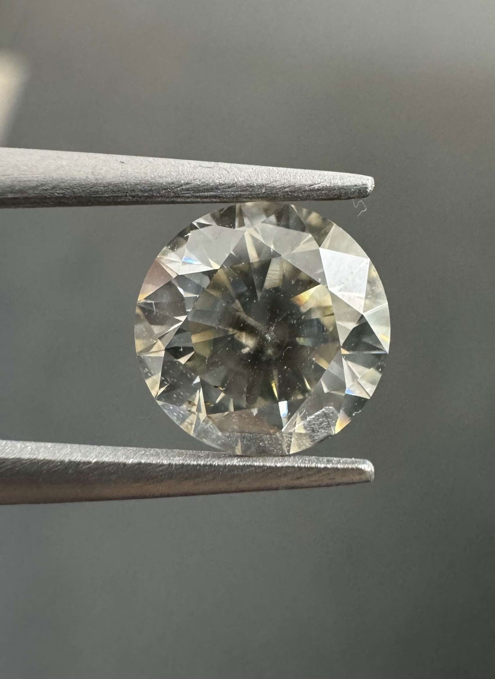 Loose Diamond - ROUND 1.07ct Fancy Gray I1: Loose Diamond - ROUND 1.07ct Fancy Gray I1 Source: Natural Shape: ROUND Carats: 1.07 Color: Fancy Gray Certification: GIA Video: