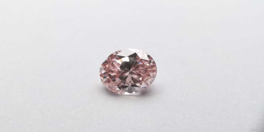 Loose Diamond - OVAL 0.4ct Fancy Intense Pink VS2: Loose Diamond - OVAL 0.4ct Fancy Intense Pink VS2 Source: Natural Shape: OVAL Carats: 0.4 Color: Fancy Intense Pink Certification: GIA The Diamond Depot Guarantee: All items in this auction are guaran