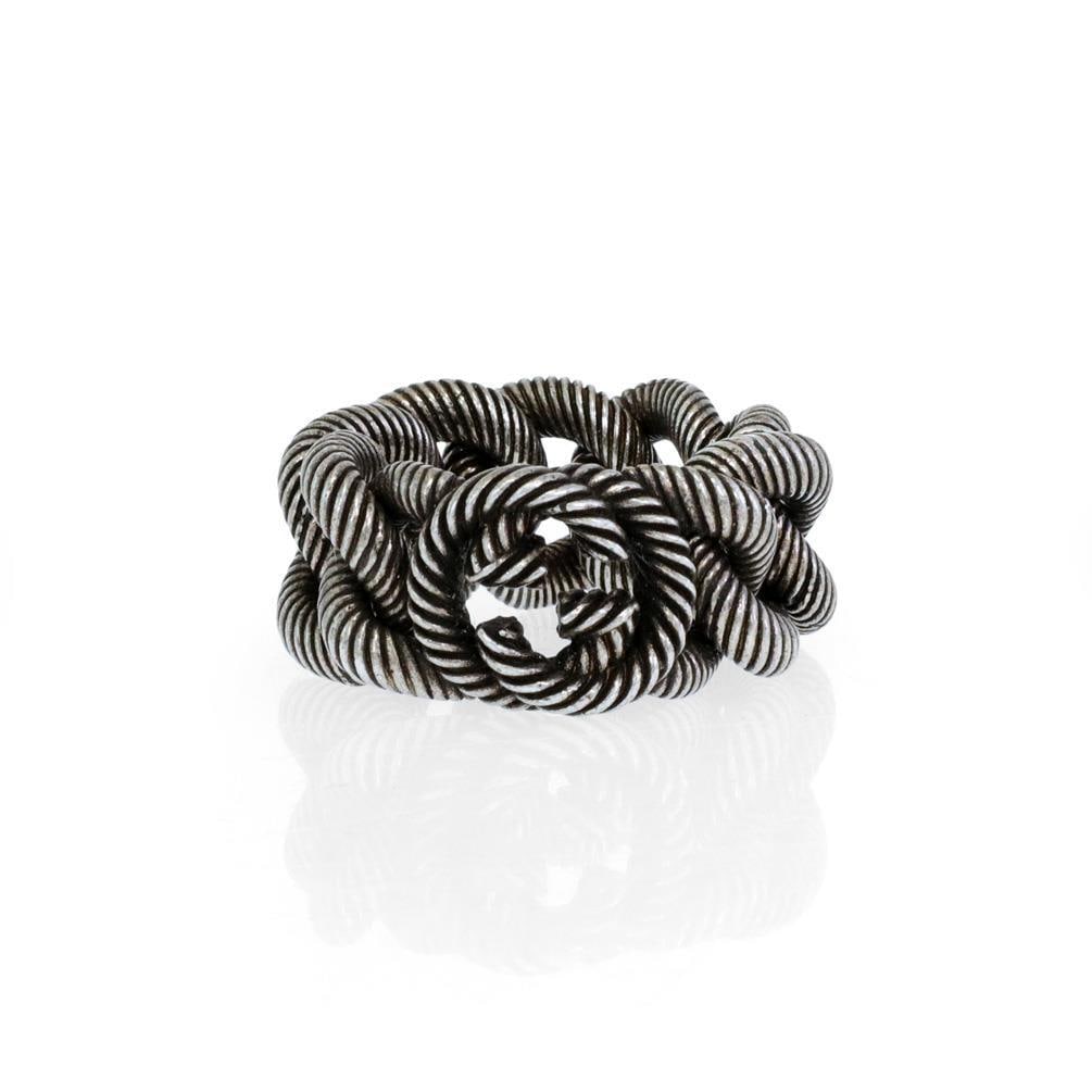 Gucci Sterling Silver 15mm Interlaced Curb Chain Ring Size 9.5: Gucci Sterling Silver 15mm Interlaced Curb Chain Ring Size 9.5 This striking Gucci ring showcases a bold design crafted from darkened sterling silver. The ring features interlaced curb chain links, fo