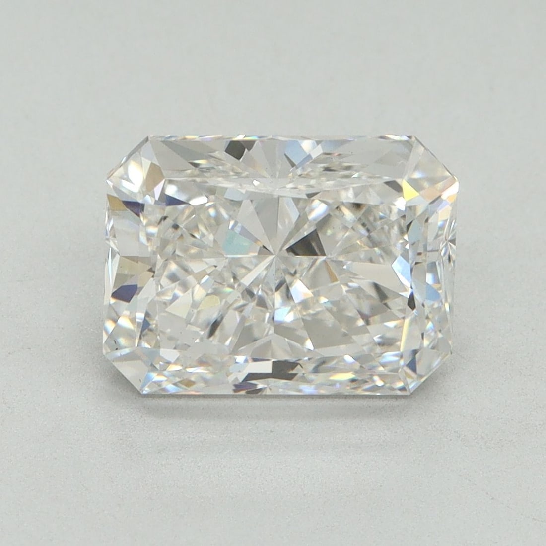 Loose Diamond - RADIANT 3.01ct G VS2: Loose Diamond - RADIANT 3.01ct G VS2 Source: This is a real non-mined Diamond that has been grown in a lab Shape: RADIANT Carats: 3.01 Color: G Clarity: VS2 Certification: IGI Video: