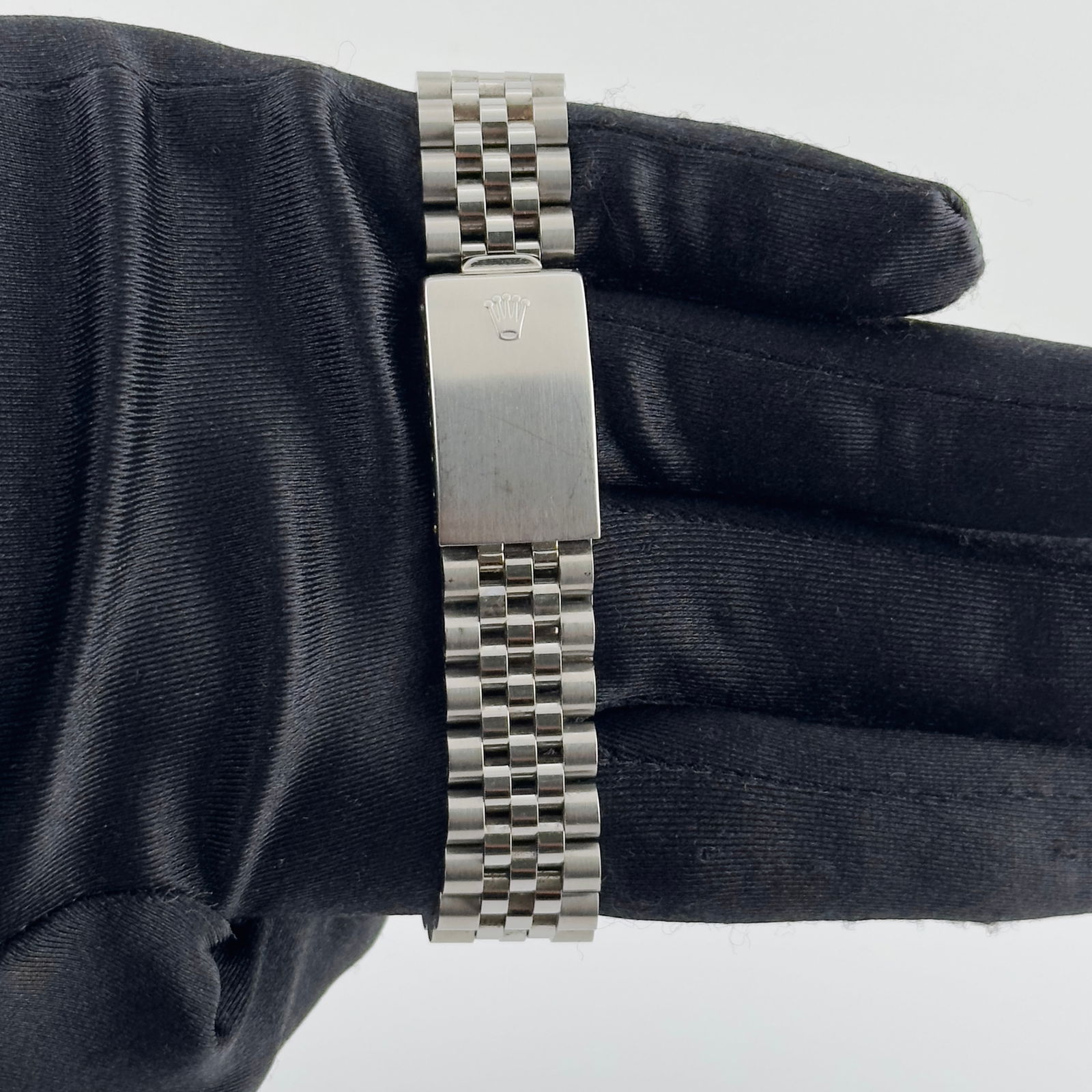 White MOP Diamond Dial Rolex Datejust Jubilee Bracelet Ref 16014 Aftermarket: White MOP Diamond Dial Rolex Datejust Jubilee Bracelet Ref 16014 Aftermarket This is a men's Rolex Datejust watch, reference number 16014. It features an aftermarket white mother of pearl dial set wit