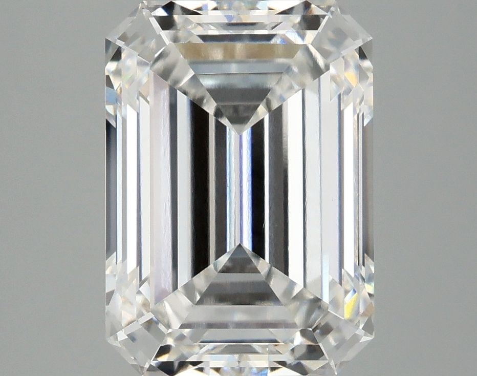 Loose Diamond - EMERALD 4.09ct F VS1: Loose Diamond - EMERALD 4.09ct F VS1 Source: This is a real non-mined Diamond that has been grown in a lab Shape: EMERALD Carats: 4.09 Color: F Clarity: VS1 Certification: IGI Video: