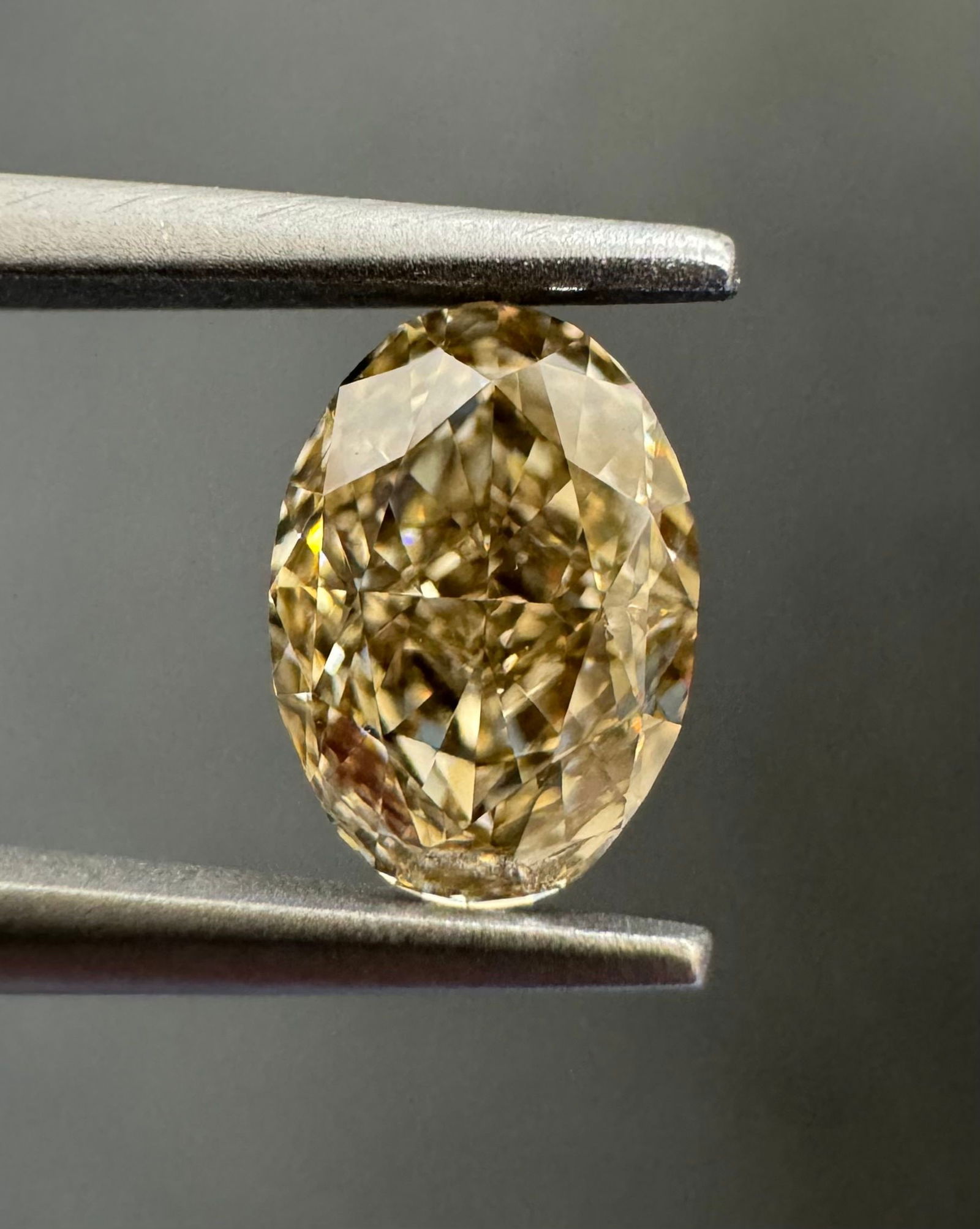 Loose Diamond - OVAL 0.74ct Fancy Light Brown VVS2: Loose Diamond - OVAL 0.74ct Fancy Light Brown VVS2 Source: Natural Shape: OVAL Carats: 0.74 Color: Fancy Light Brown Certification: GIA The Diamond Depot Guarantee: All items in this auction are guara