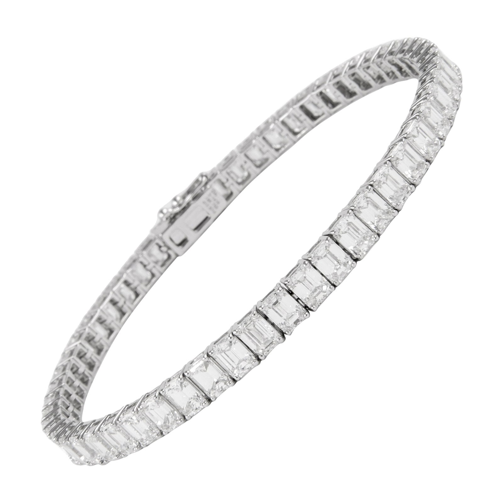 12.67ct F VS1 Emerald Cut Diamond Tennis Bracelet 18k White Gold: 12.67ct F VS1 Emerald Cut Diamond Tennis Bracelet 18k White Gold Experience luxury with this stunning 12.67ct F VS1 Emerald Cut Diamond Tennis Bracelet crafted in 18k white gold. This modern piece fea