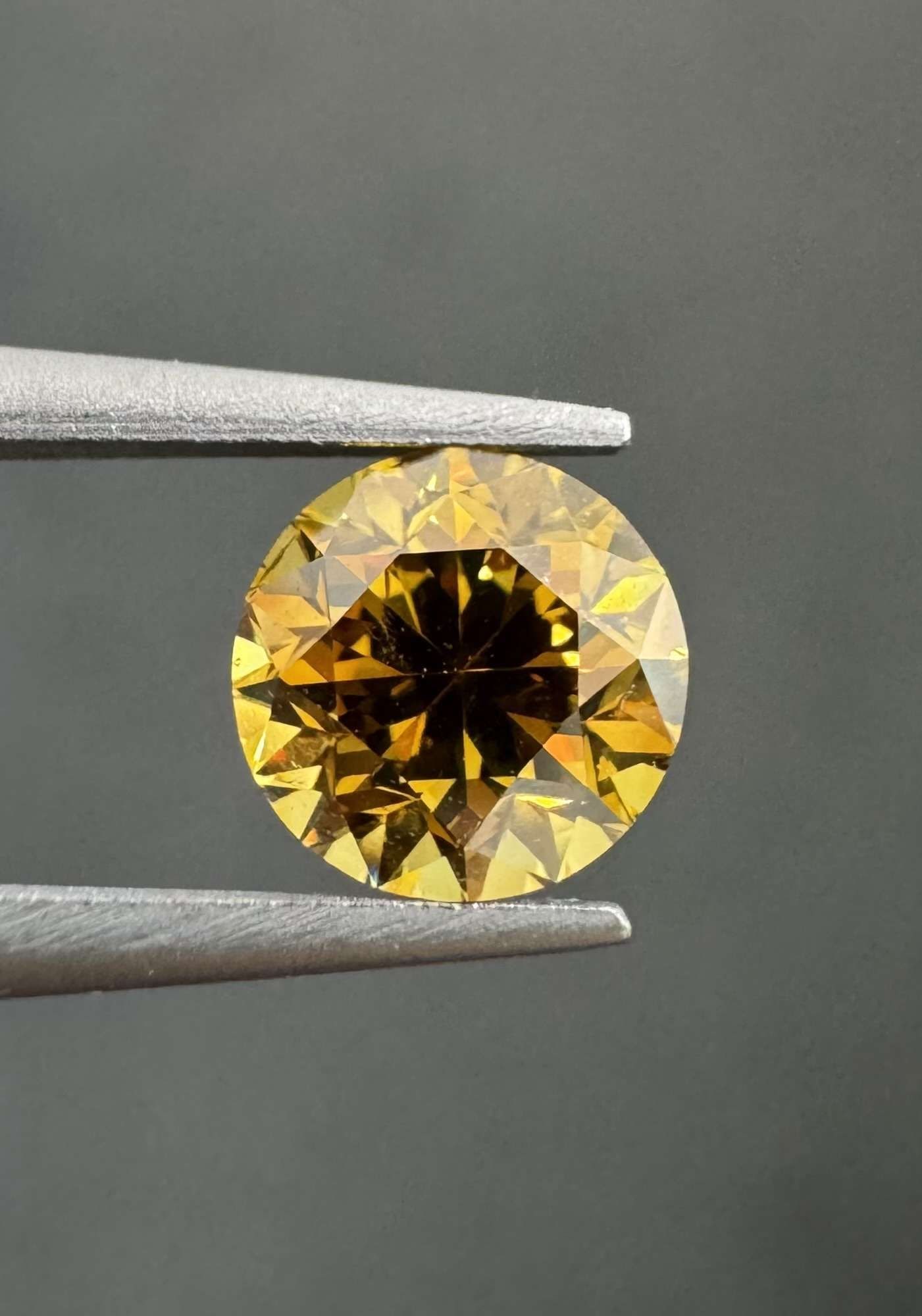 Loose Diamond - ROUND 1.0ct Yellow SI1: Loose Diamond - ROUND 1.0ct Yellow SI1 Source: Natural Shape: ROUND Carats: 1.0 Color: Yellow Certification: GIA Video:
