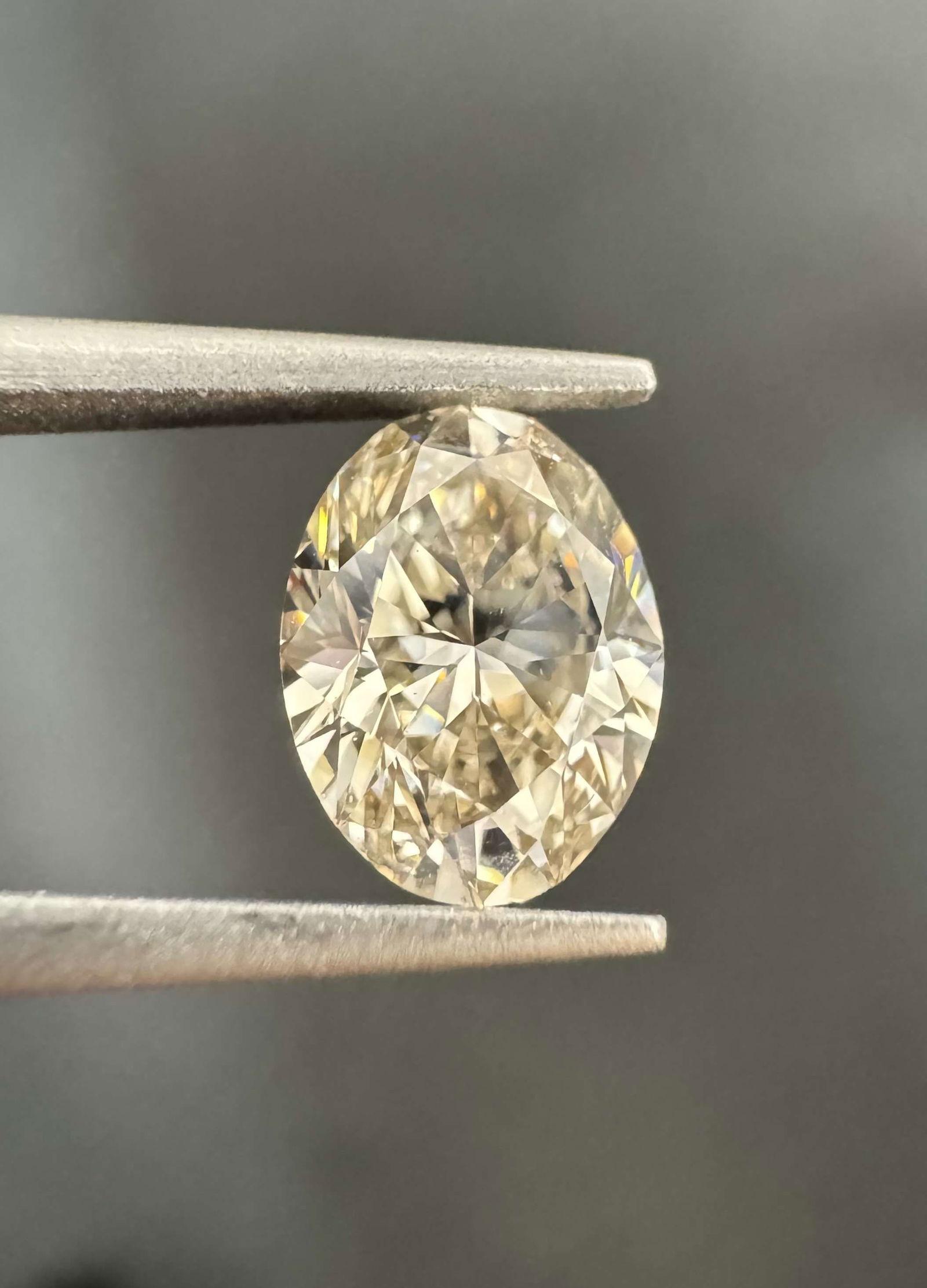 Loose Diamond - OVAL 1.0ct W-X VS2: Loose Diamond - OVAL 1.0ct W-X VS2 Source: Natural Shape: OVAL Carats: 1.0 Color: W-X Certification: GIA Video: