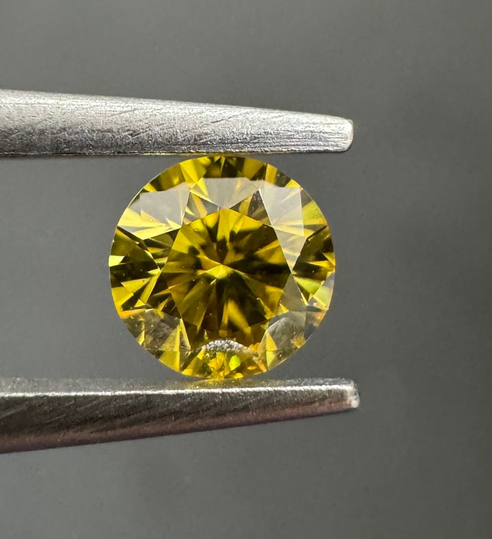 Loose Diamond - ROUND 0.24ct Fancy Vivid Yellow VS1: Loose Diamond - ROUND 0.24ct Fancy Vivid Yellow VS1 Source: Natural Shape: ROUND Carats: 0.24 Color: Fancy Vivid Yellow Certification: GIA The Diamond Depot Guarantee: All items in this auction are gu