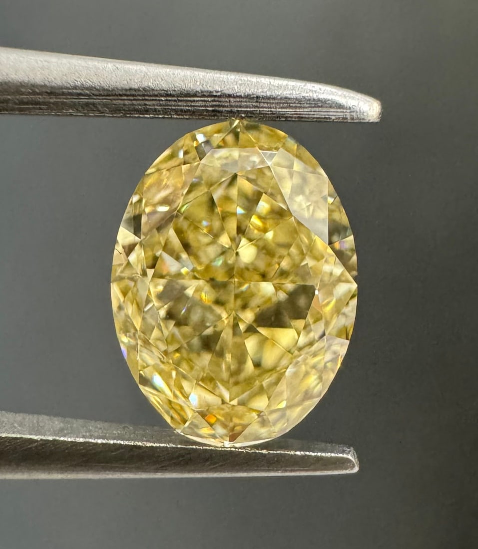 Loose Diamond - OVAL 1.01ct Fancy Yellow VS1: Loose Diamond - OVAL 1.01ct Fancy Yellow VS1 Source: Natural Shape: OVAL Carats: 1.01 Color: Fancy Yellow Certification: GIA The Diamond Depot Guarantee: All items in this auction are guaranteed to be