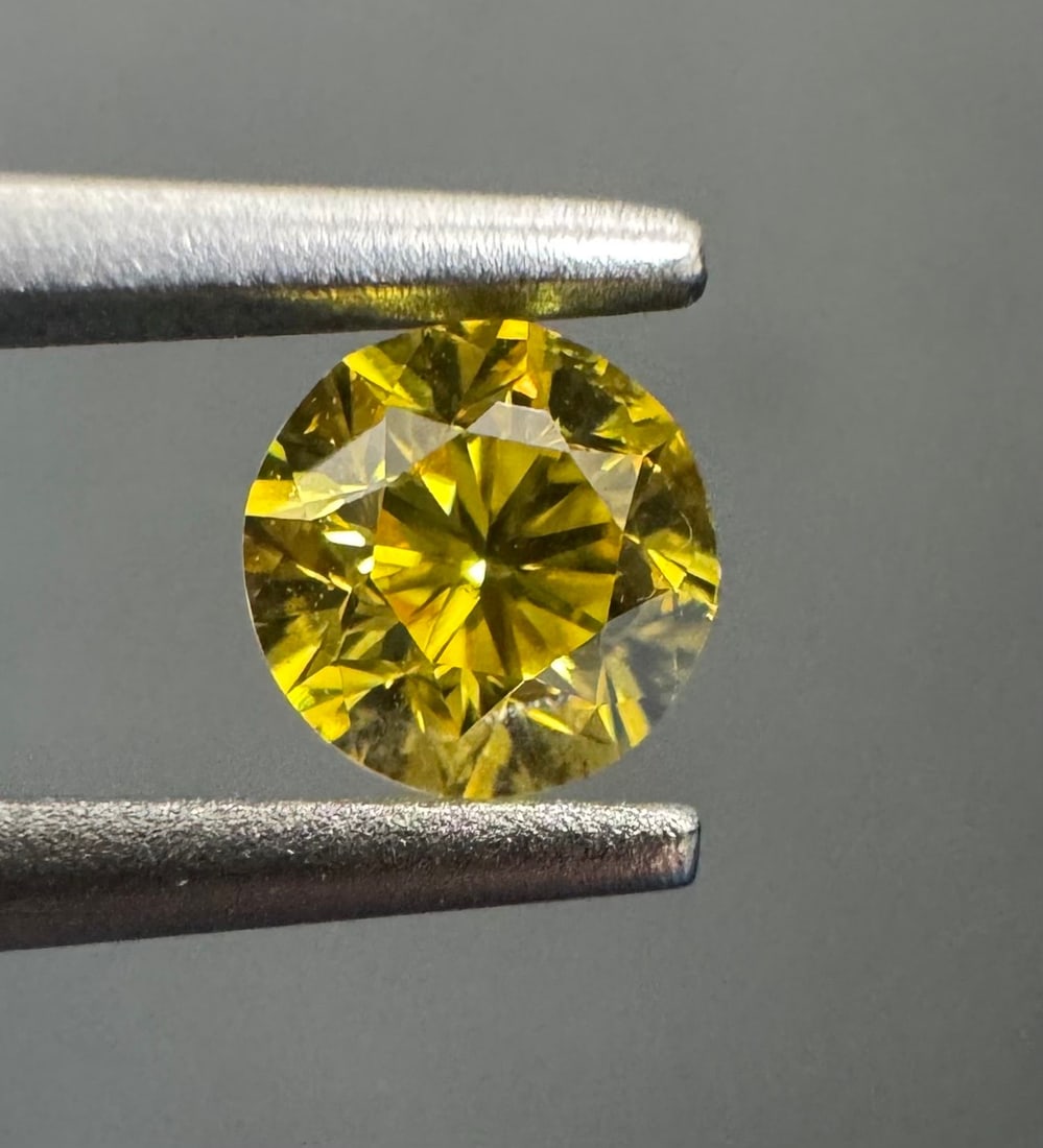 Loose Diamond - ROUND 0.22ct Fancy Vivid Yellow VS1: Loose Diamond - ROUND 0.22ct Fancy Vivid Yellow VS1 Source: Natural Shape: ROUND Carats: 0.22 Color: Fancy Vivid Yellow Certification: GIA The Diamond Depot Guarantee: All items in this auction are gu