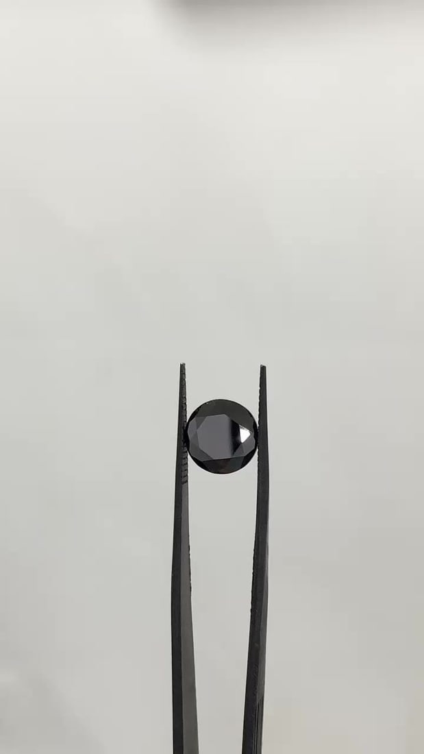 Loose Diamond - ROUND 3.84ct Fancy Black VVS2: Loose Diamond - ROUND 3.84ct Fancy Black VVS2 Source: Natural Shape: ROUND Carats: 3.84 Color: Fancy Black Certification: GIA Video: