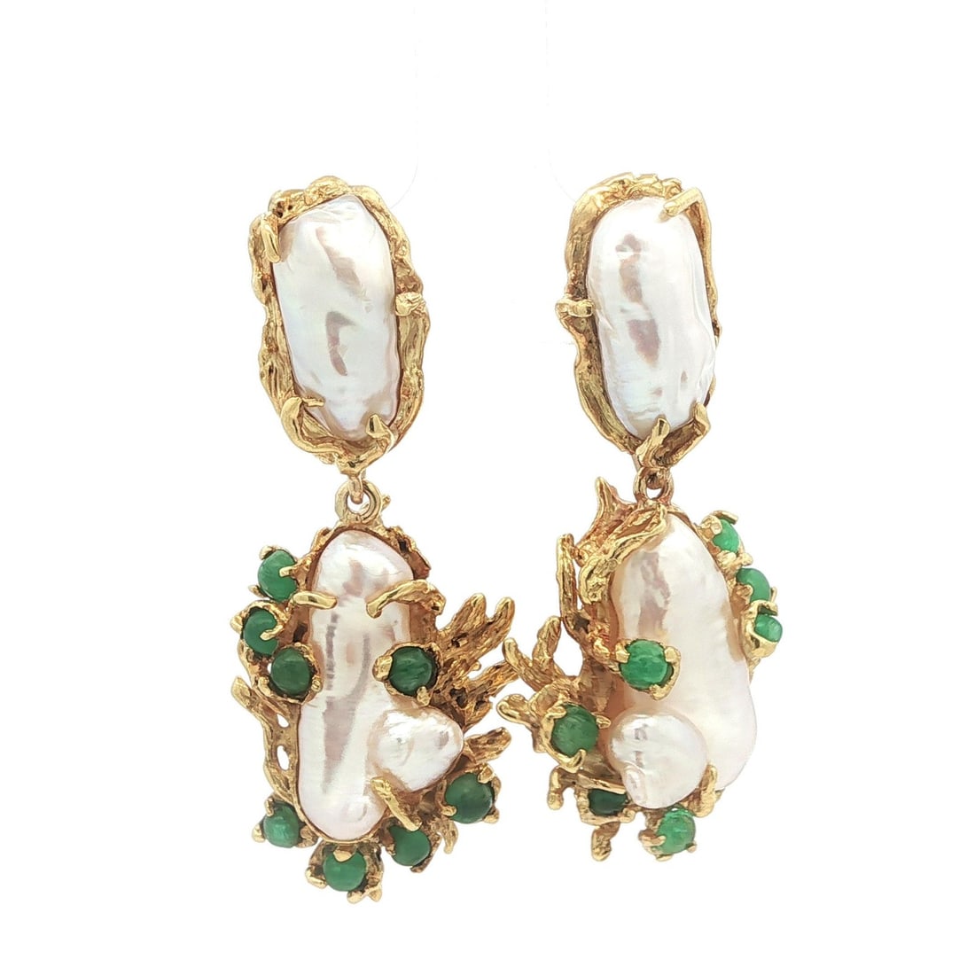 Barbara Anton 18k Gold Baroque Pearl Emerald Dangle Earrings: Barbara Anton 18k Gold Baroque Pearl Emerald Dangle Earrings Elevate your jewelry collection with these exquisite dangle earrings featuring solid 18k yellow gold. Adorned with four genuine cultured ba