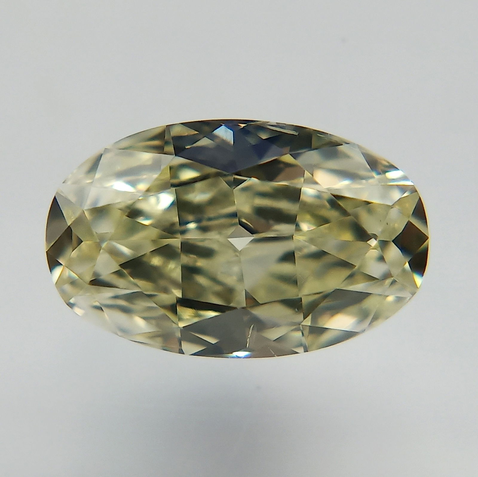 Loose Diamond - OVAL 0.61ct Fancy Light Yellow SI1: Loose Diamond - OVAL 0.61ct Fancy Light Yellow SI1 Source: Natural Shape: OVAL Carats: 0.61 Color: Fancy Light Yellow Certification: GIA The Diamond Depot Guarantee: All items in this auction are guar