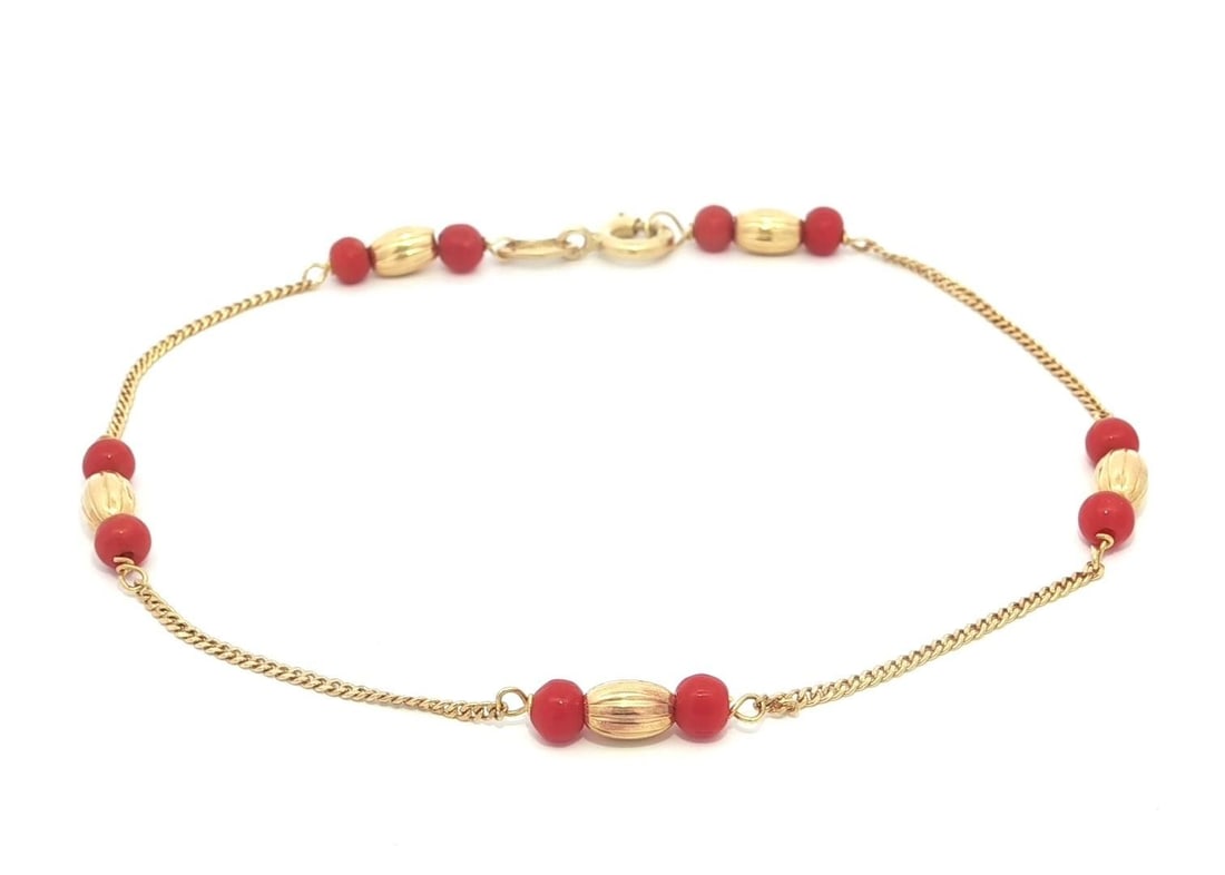 Vintage 18k Yellow Gold Bracelet with Coral Beads and Cable Link: Vintage 18k Yellow Gold Bracelet with Coral Beads and Cable Link This exquisite vintage bracelet features a beautiful combination of natural coral and 18k yellow gold. Designed as a cable link bracele