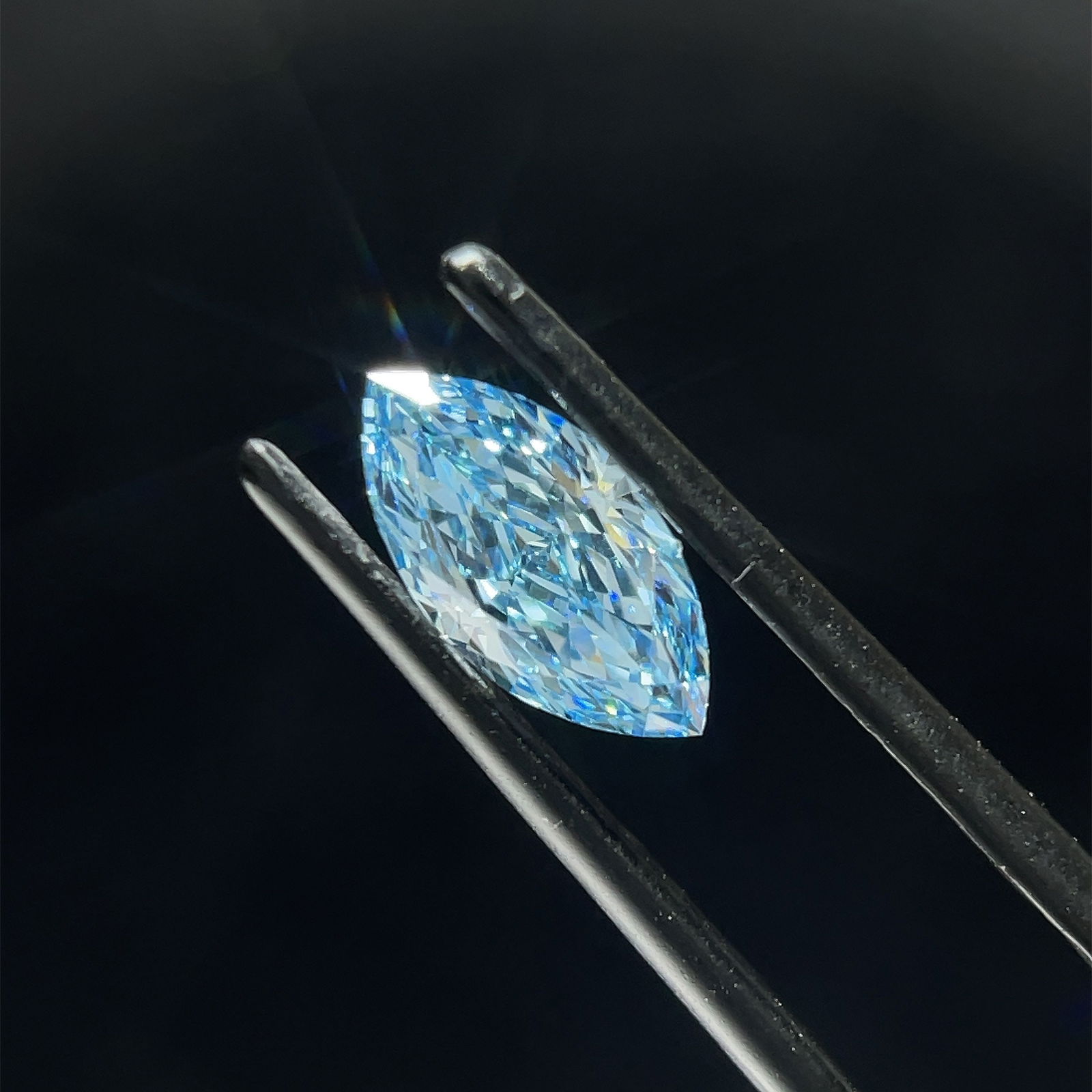 Loose Diamond - MARQUISE 1.02ct Fancy Vivid Blue VS2: Loose Diamond - MARQUISE 1.02ct Fancy Vivid Blue VS2 Source: This is a real non-mined Diamond that has been grown in a lab Shape: MARQUISE Carats: 1.02 Color: Fancy Vivid Blue Certification: IGI The D