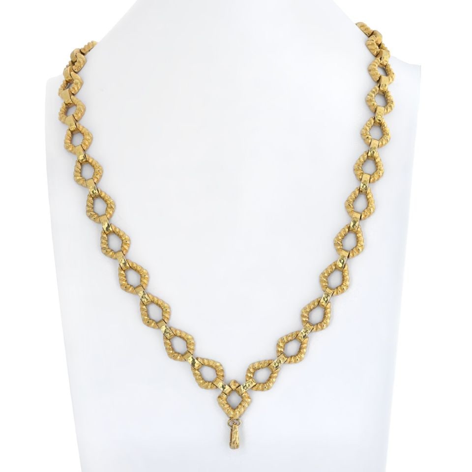 David Webb Hammered Link Twist Chain Necklace Platinum 18K Gold 27 Inch: David Webb Hammered Link Twist Chain Necklace Platinum 18K Gold 27 Inch This exquisite necklace features a stunning combination of platinum and 18K yellow gold, showcasing David Webb's signature hamme