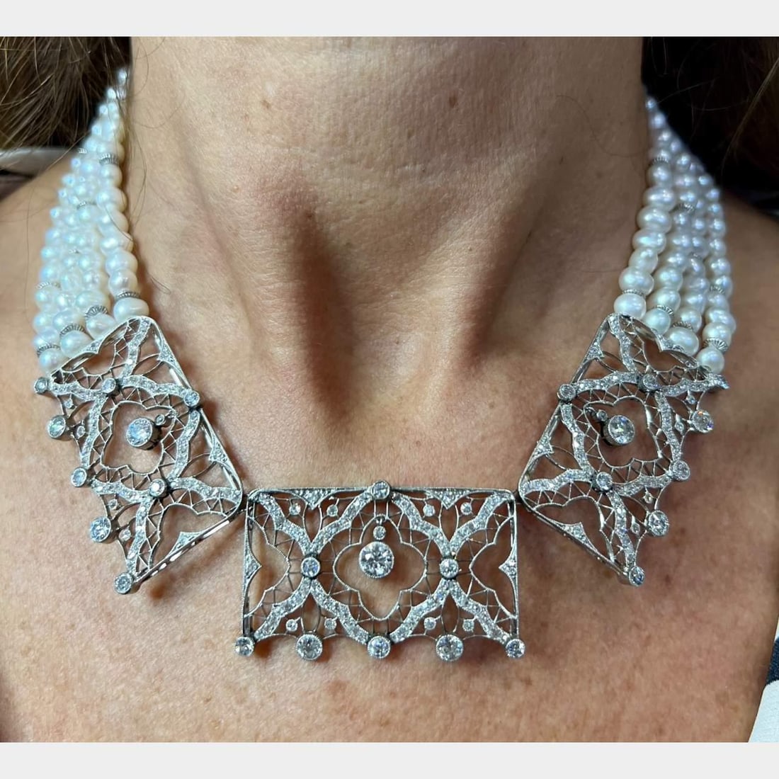 Art Deco Platinum Necklace 13.90 Ct Diamonds and Pearls: Art Deco Platinum Necklace 13.90 Ct Diamonds and Pearls This stunning Art Deco necklace showcases a luxurious combination of 13.90 carats of diamonds and lustrous pearls, beautifully crafted in platin