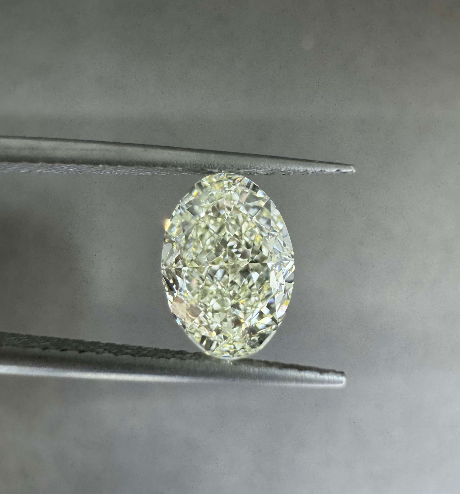 Loose Diamond - OVAL 2.0ct S-T VVS2: Loose Diamond - OVAL 2.0ct S-T VVS2 Source: Natural Shape: OVAL Carats: 2.0 Color: S-T Certification: GIA Video: