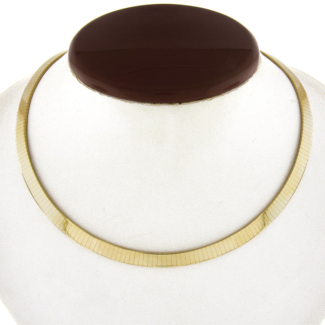 Aurafin 14K Yellow Gold 15.5" Omega Link Collar Necklace: Aurafin 14K Yellow Gold 15.5" Omega Link Collar Necklace This exquisite Aurafin necklace is crafted from solid 14K yellow gold, showcasing a stunning 15.5-inch polished flat omega link design. The nec