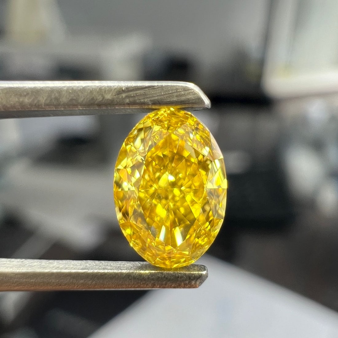 Loose Diamond - OVAL 0.57ct Fancy Vivid Yellow VS1: Loose Diamond - OVAL 0.57ct Fancy Vivid Yellow VS1 Source: Natural Shape: OVAL Carats: 0.57 Color: Fancy Vivid Yellow Certification: GIA The Diamond Depot Guarantee: All items in this auction are
