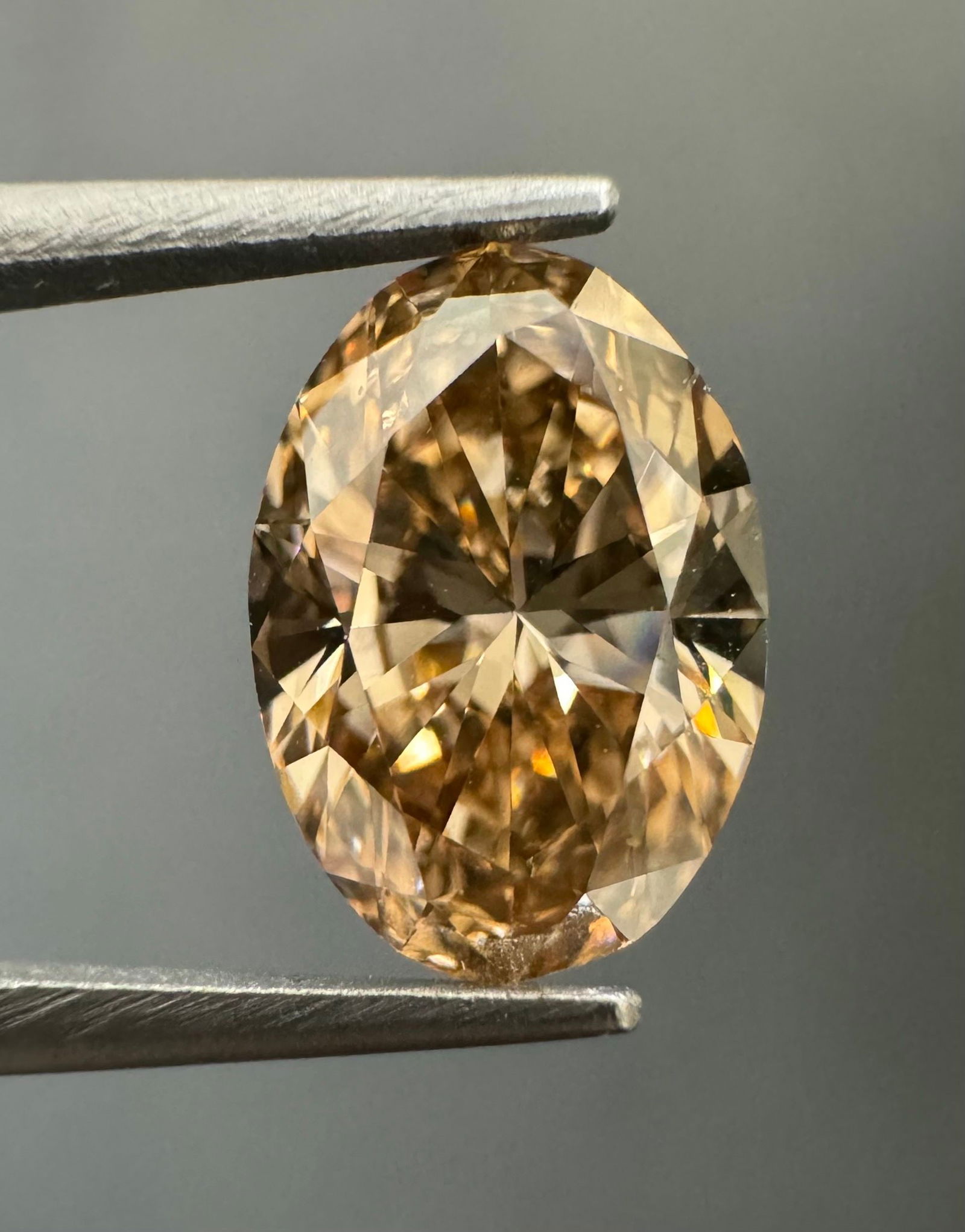 Loose Diamond - OVAL 1.03ct Fancy Brown Orange VVS2: Loose Diamond - OVAL 1.03ct Fancy Brown Orange VVS2 Source: Natural Shape: OVAL Carats: 1.03 Color: Fancy Brown Orange Certification: GIA Video: