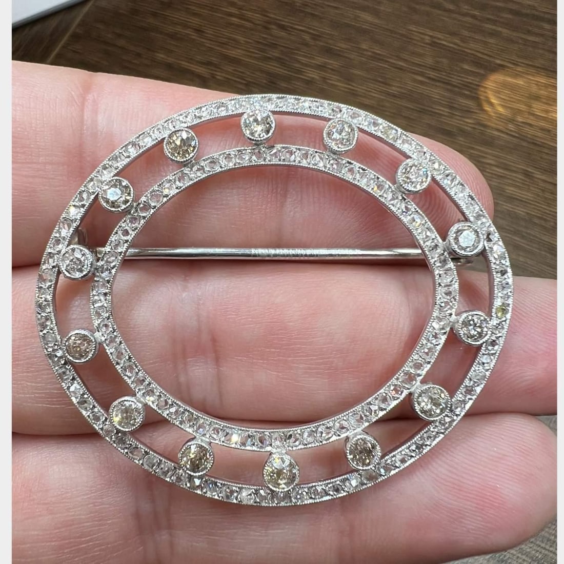 Art Deco Platinum Brooch with 14 Diamonds 2.10 Ct: Art Deco Platinum Brooch with 14 Diamonds 2.10 Ct This exquisite Art Deco brooch is crafted from platinum and features a stunning arrangement of diamonds. It weighs 11.1 grams and is set with 14 Europ