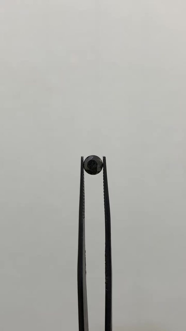 Loose Diamond - ROUND 0.58ct Fancy Black VVS2: Loose Diamond - ROUND 0.58ct Fancy Black VVS2 Source: Natural Shape: ROUND Carats: 0.58 Color: Fancy Black Certification: GIA Video: