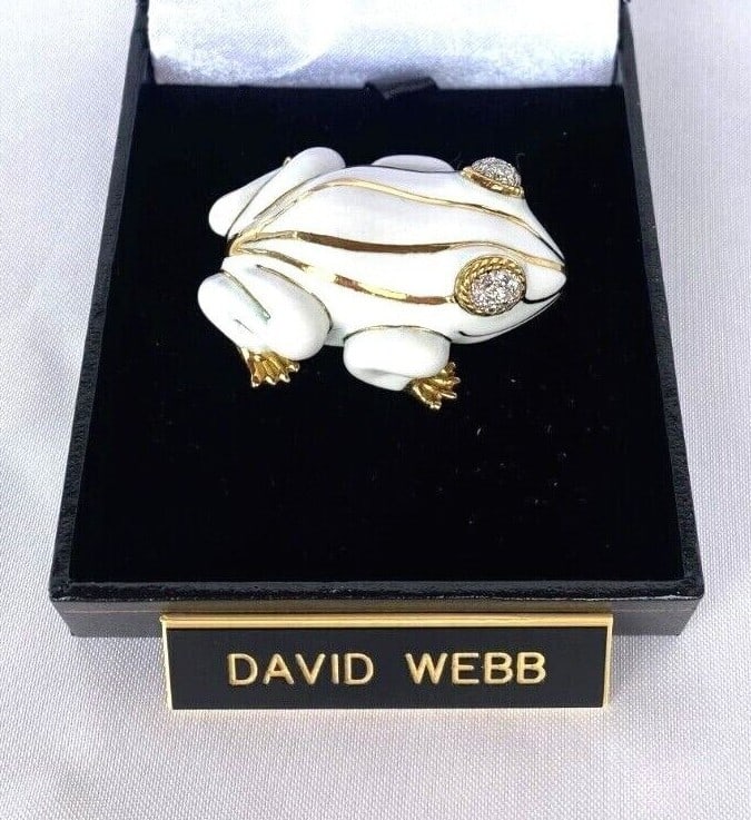 David Webb 18K Gold Diamond Enamel Frog Brooch Necklace: David Webb 18K Gold Diamond Enamel Frog Brooch Necklace This stunning David Webb 18K yellow gold frog necklace brooch is a true masterpiece. Crafted with exquisite detail and design, it features a daz