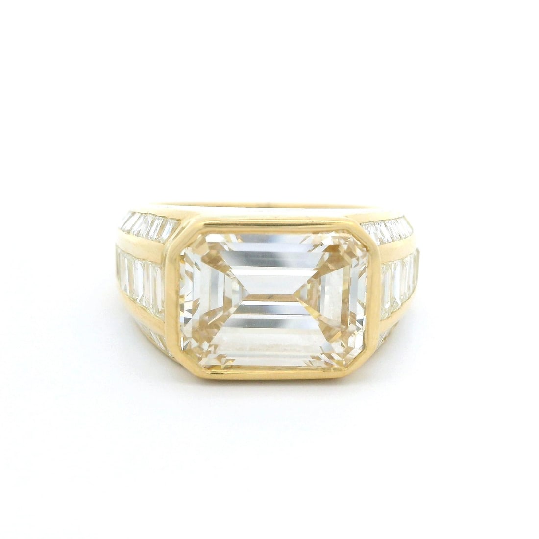18K Yellow Gold GIA Certified 6.57ct Emerald Cut Diamond Cocktail Ring: 18K Yellow Gold GIA Certified 6.57ct Emerald Cut Diamond Cocktail Ring Make a bold statement with this exquisite Solid 18k Yellow Gold Emerald Cut Bezel Diamond Statement Ring. Featuring a stunning 5.