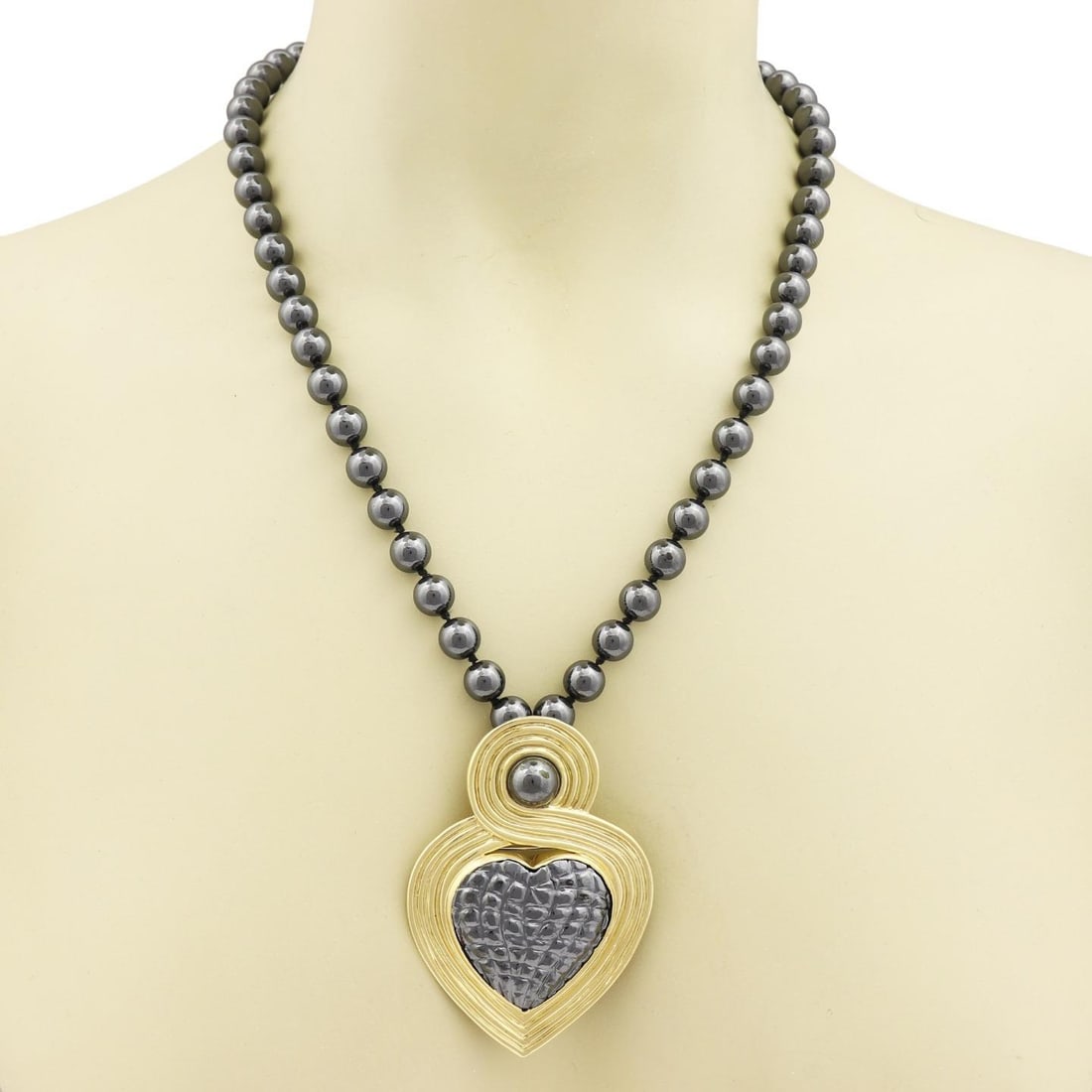 Gucci 18k Gold Heart Pendant Pin Necklace with Hematite: Gucci 18k Gold Heart Pendant Pin Necklace with Hematite Elevate your accessory game with this stunning Gucci Convertible Hematite 18k Gold Heart Pendant Pin Necklace. This versatile piece features a l
