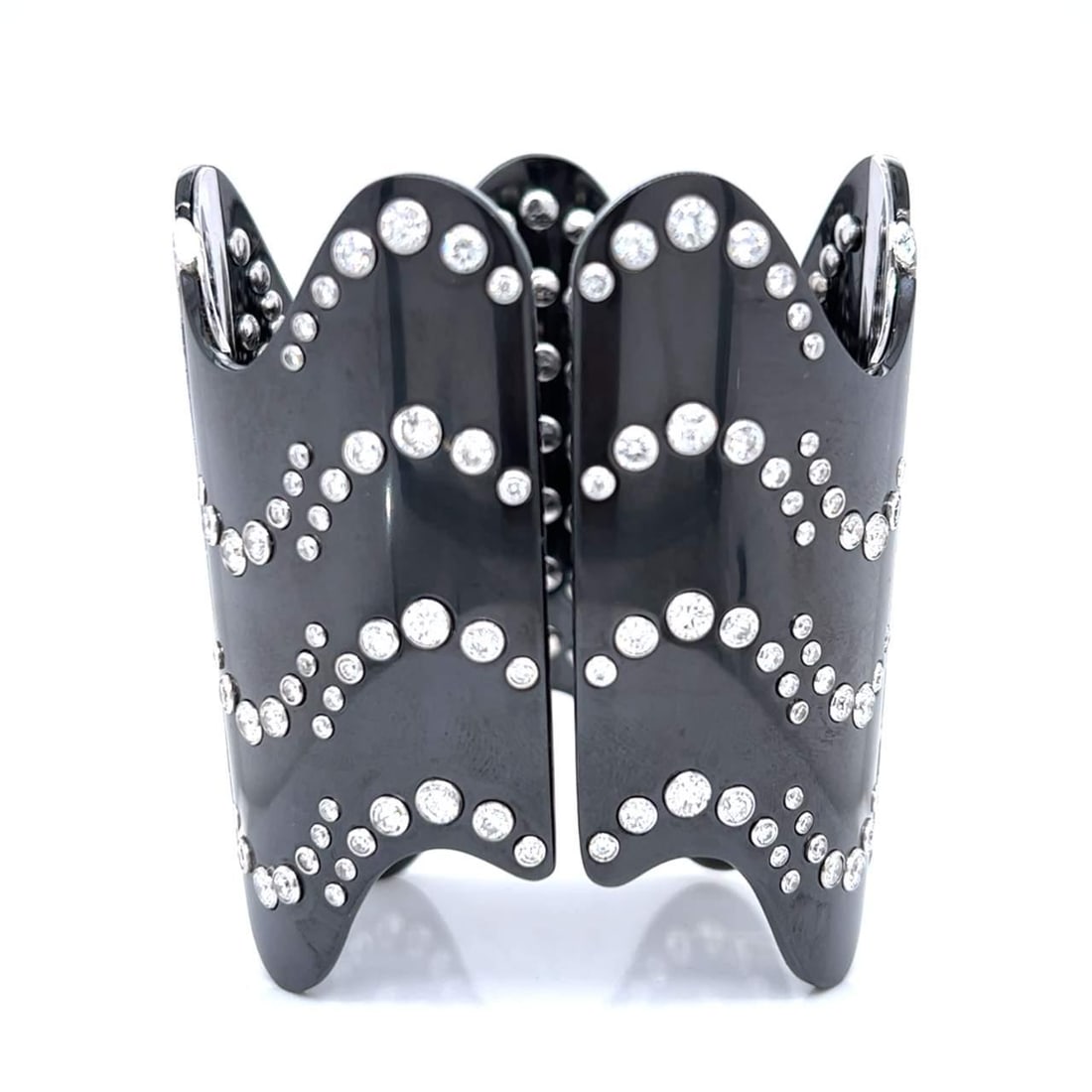 Paola Brussino 18K Blackened Gold Diamond Bangle Cuff 44 Carats: Paola Brussino 18K Blackened Gold Diamond Bangle Cuff 44 Carats This exquisite bangle cuff by Paola Brussino is crafted from 18K blackened gold and adorned with 373 sparkling diamonds, totaling approx