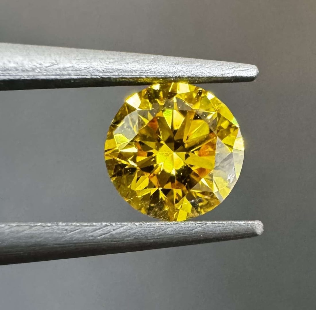 Loose Diamond - ROUND 0.3ct Fancy Vivid Orangey Yellow SI2: Loose Diamond - ROUND 0.3ct Fancy Vivid Orangey Yellow SI2 Source: Natural Shape: ROUND Carats: 0.3 Color: Fancy Vivid Orangey Yellow Certification: GIA Video:
